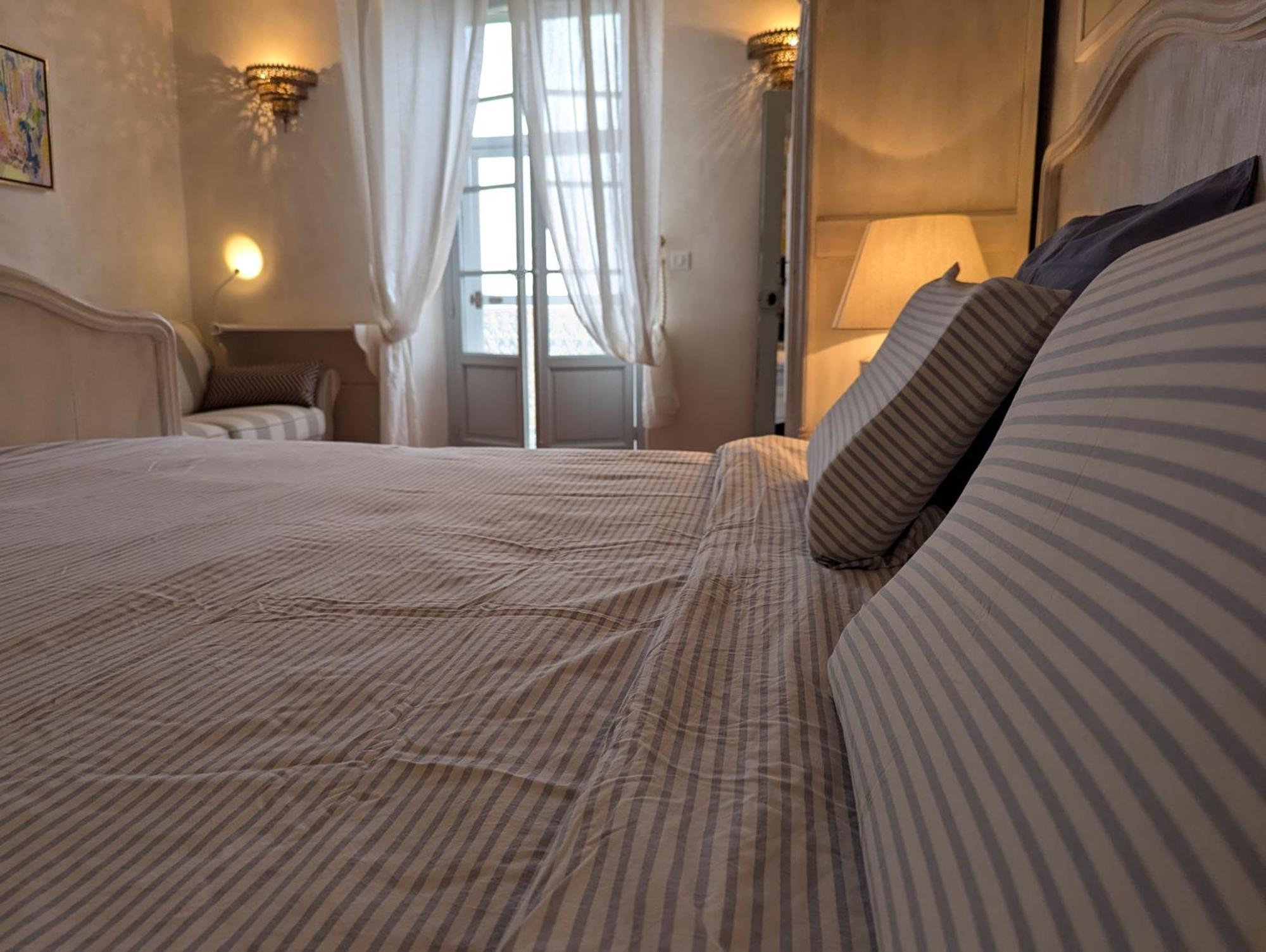 Les Chapeliers Bed & Breakfast Claviers Bagian luar foto