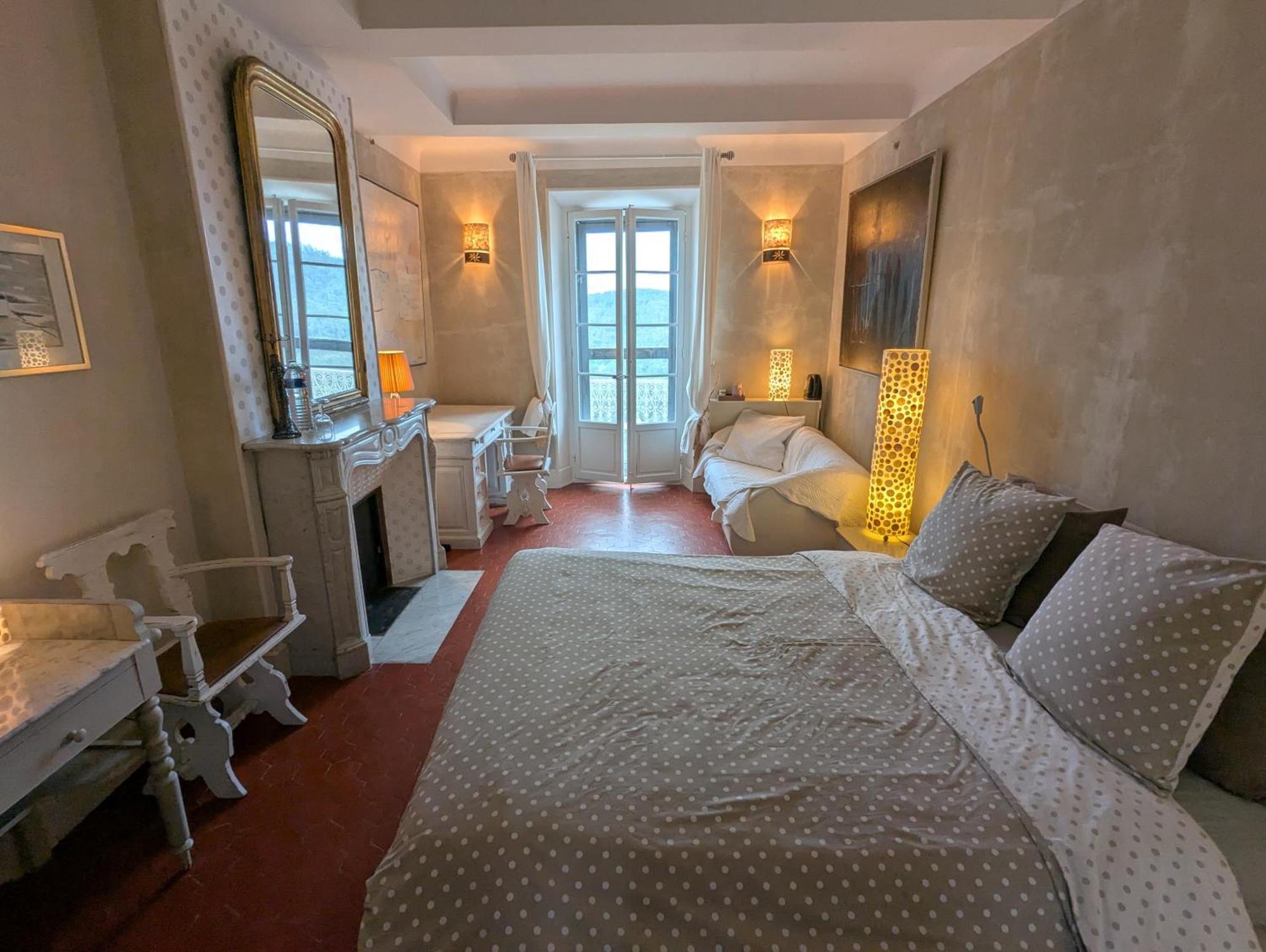 Les Chapeliers Bed & Breakfast Claviers Bagian luar foto