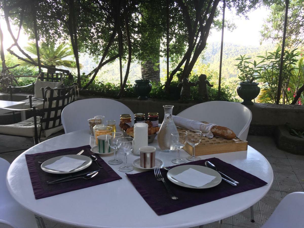 Les Chapeliers Bed & Breakfast Claviers Bagian luar foto